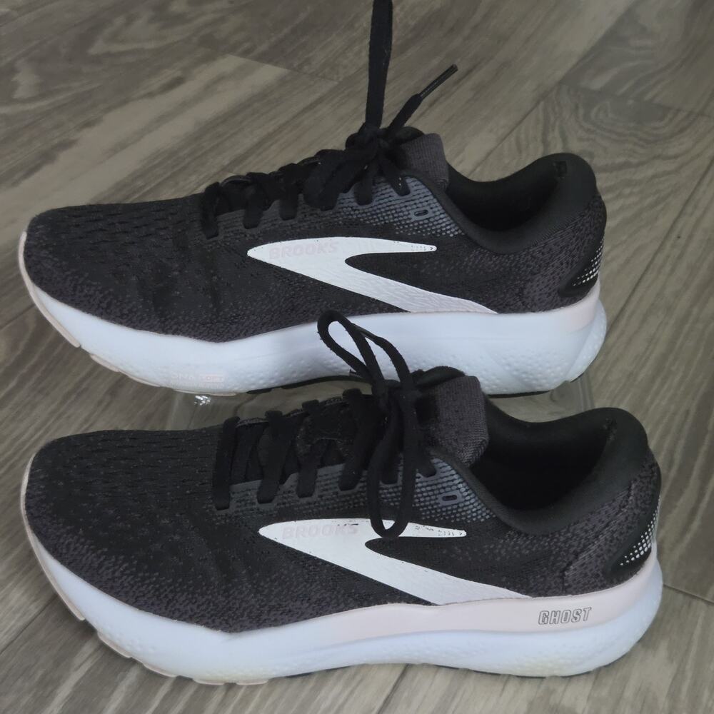 B0 Brooks Ghost 16 Shoes Womens 8B Black White Low Top Running Athletic Sneakers - Picture 2 of 16